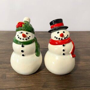 Pair of Publix Snowman Snowwoman Salt and Pepper Shakers 5" Red White Green 2006